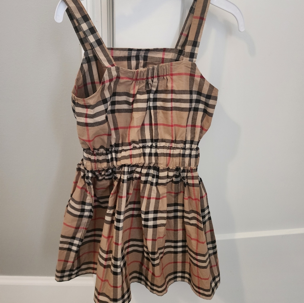 Beautiful burberry dress size 3t worn twice.